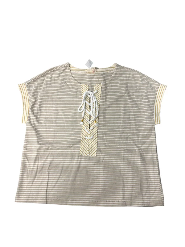 Top Short Sleeve By Hem & Thread In Tan & White, Size: S